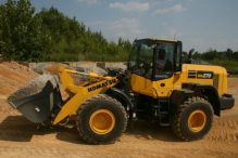 Komatsu WA270-8 wheel loader combines high production with low fuel consumption
