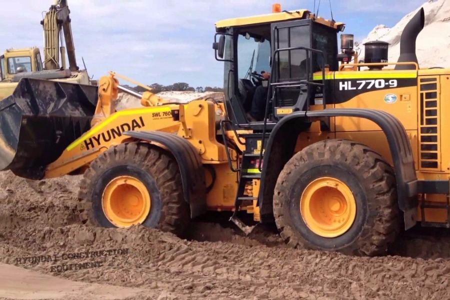 HPE Africa delivers 21 Hyundai HL770-9s wheel loaders for coal handling