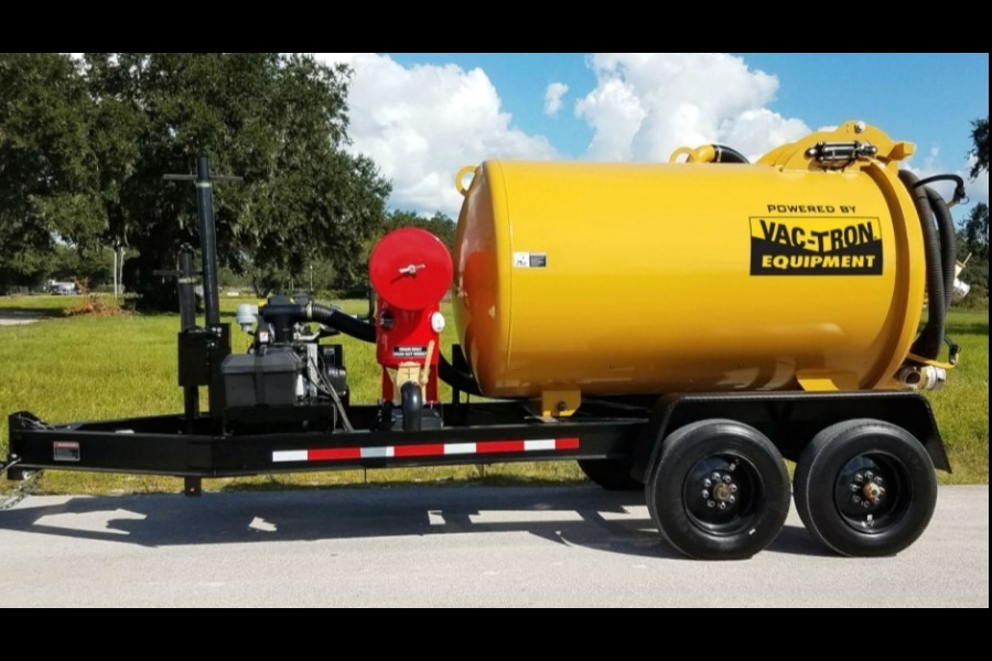 Compact industrial trailer vacuum